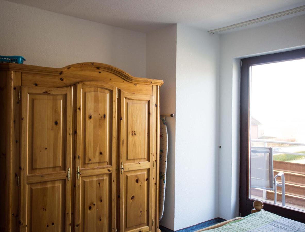 Ferienwohnungen-Neue-Tiefe-Wohnung-Kleiderbuegel Neue Tiefe Fehmarn Eksteriør billede